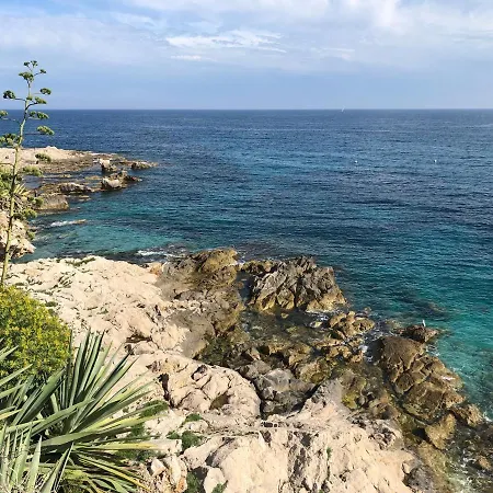 Front De - Garavan * Μεντόν