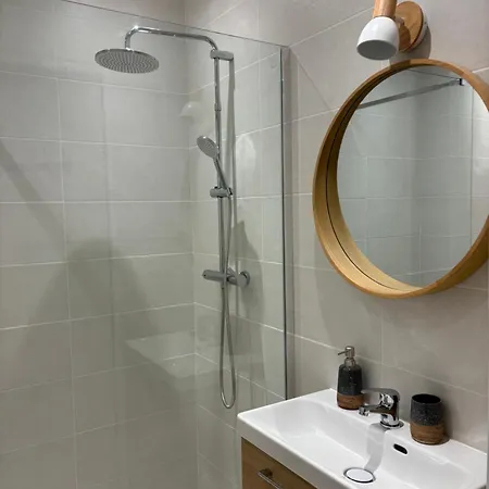 Front De - Garavan Apartament